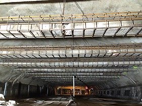  Foto von einem Tunnel bei der Sanierung.