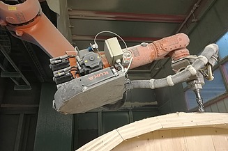 Foto von einem Industrieroboter.           