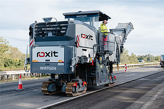 roxit bietet ein breites Spektrum an baunahen Dienstleistungen – vom Fräsen und Abtragen bis zur Aufbereitung und Wiederverwertung von Materialien.