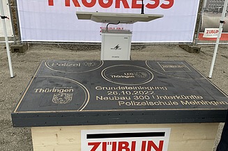 Foto von der Grundsteinlegungstruhe. 