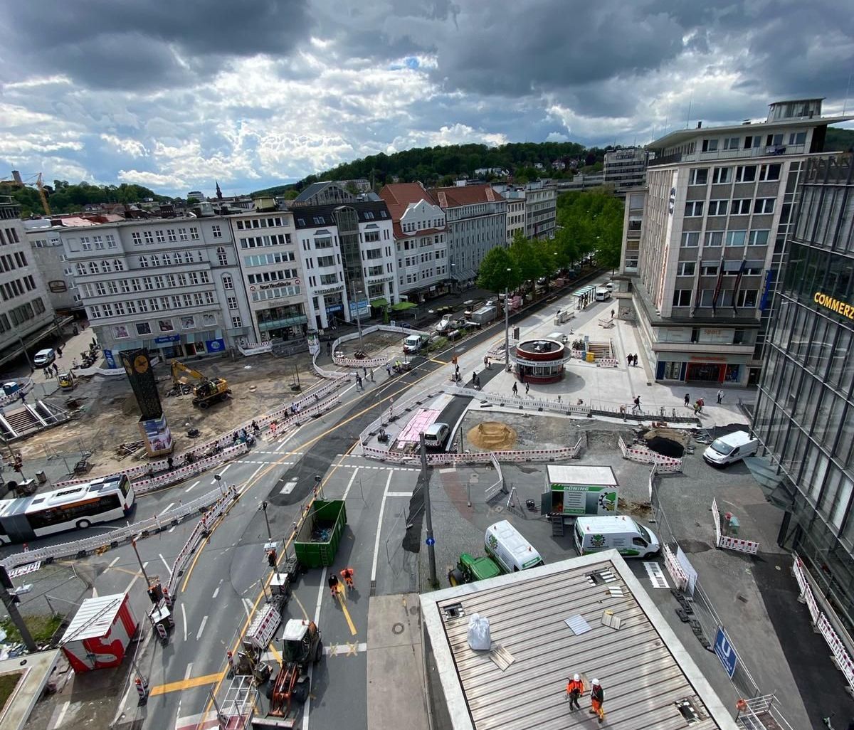 Das Bild zeigt  den zentralen Verkehrsknotenpunkt Jahnplatz in Bielefeld von oben