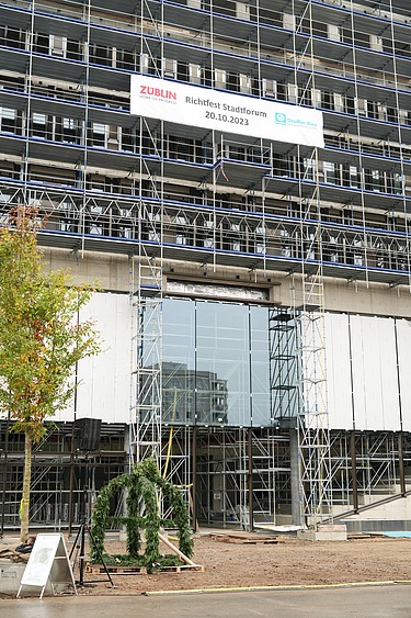 Foto von einer Baustelle von einem Haus.  