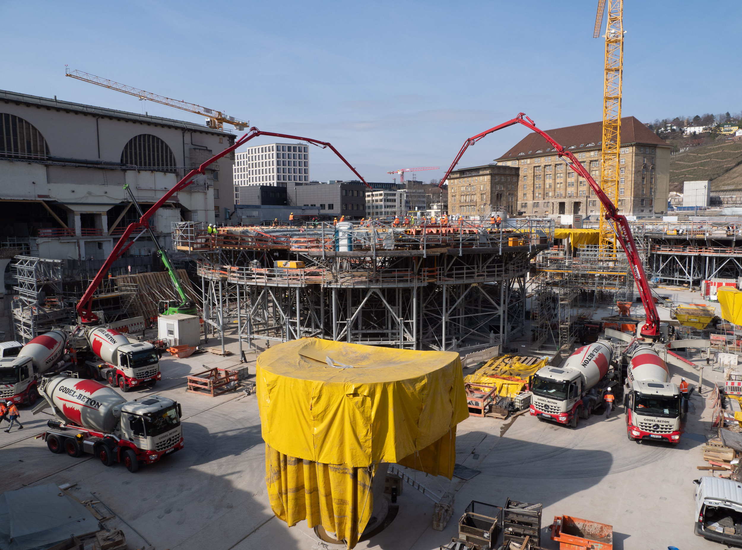 Foto vom Bau des Sonderkelch für die Dachkonstruktion des neuen Stuttgarter Tiefbahnhofs.