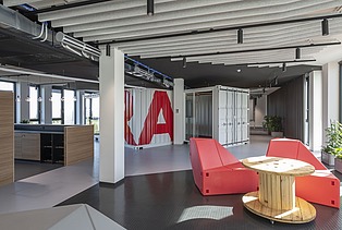 Foto vom Neubau des Innovation Center am ZÜBLIN-Campus in Stuttgart von innen.  