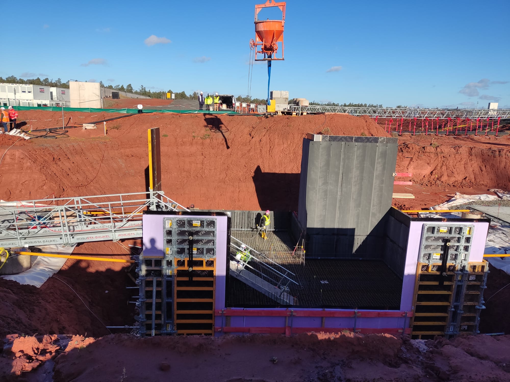 Foto von einer Betonage Bodenplatte des US-Militärklinik Weilerbach.
