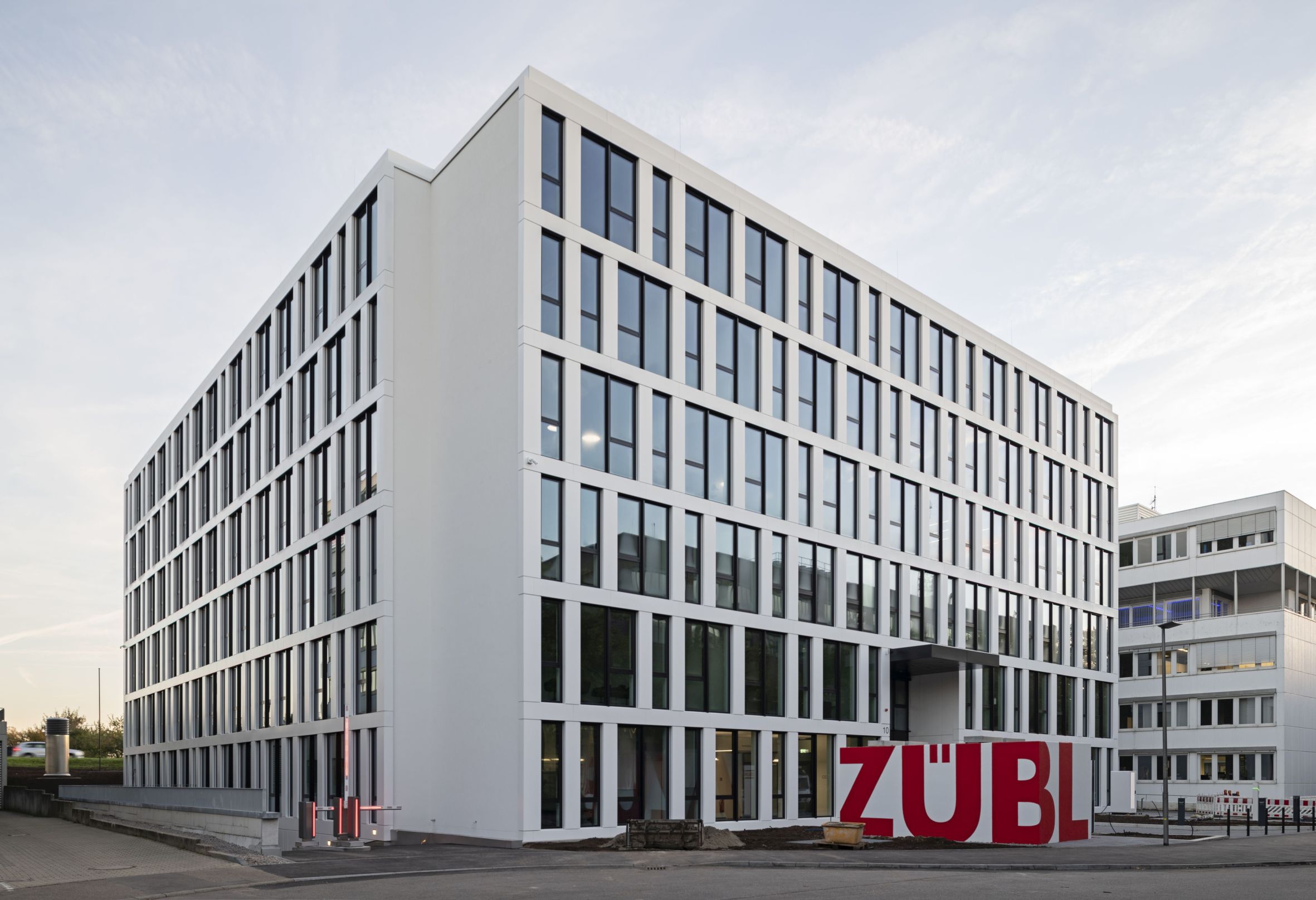 Foto vom Neubau des Innovation Center am ZÜBLIN-Campus in Stuttgart.  