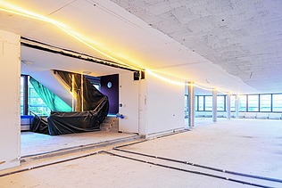 The picture shows the interior of an office building where renovation work is currently taking place