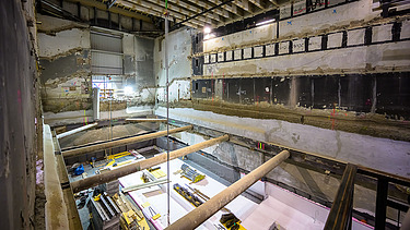 Foto vom tiefsten Punkt der Baustelle im Innenraum