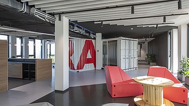 Foto vom Neubau des Innovation Center am ZÜBLIN-Campus in Stuttgart von innen.  
