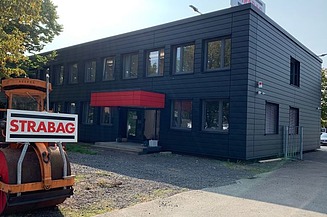 Foto vom Konzernhaus in Hennef mit Außenansicht des Anbaus.