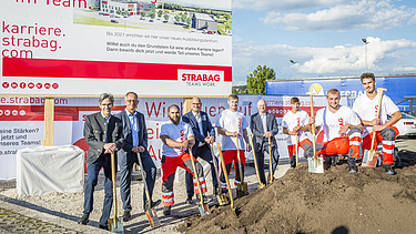 The thumbnail of the video shows several people with shovels behind a pile of earth