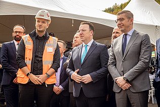 Groundbreaking ceremony; (from left to right) Filip Nanevski (STRABAG), Aleksandar Nikoloski (minister of transport of the Republic of North Macedonia), Hristijan Mickoski (prime minister of north macedonia)