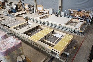 Foto aus der Vogelperspektive von der Vorfertigung der Holzbauelemente für CARL im Werk von ZÜBLIN Timber in Aichach.