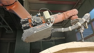 Foto von einem Industrieroboter.           