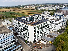 Luftaufnahme vom Neubau des Innovation Center am ZÜBLIN-Campus in Stuttgart.  