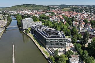 Vogelperspektive eines Bürogebäudes