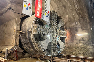 Tunnelvortriebsmaschine Debohra nach dem erfolgreichen Durchschlag der zweiten U2-Streckenröhre am Augustinplatz