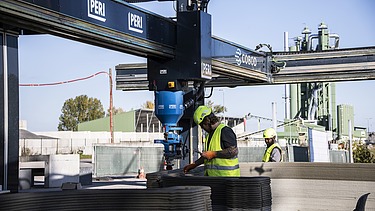 Photo of a 3D printer for construction