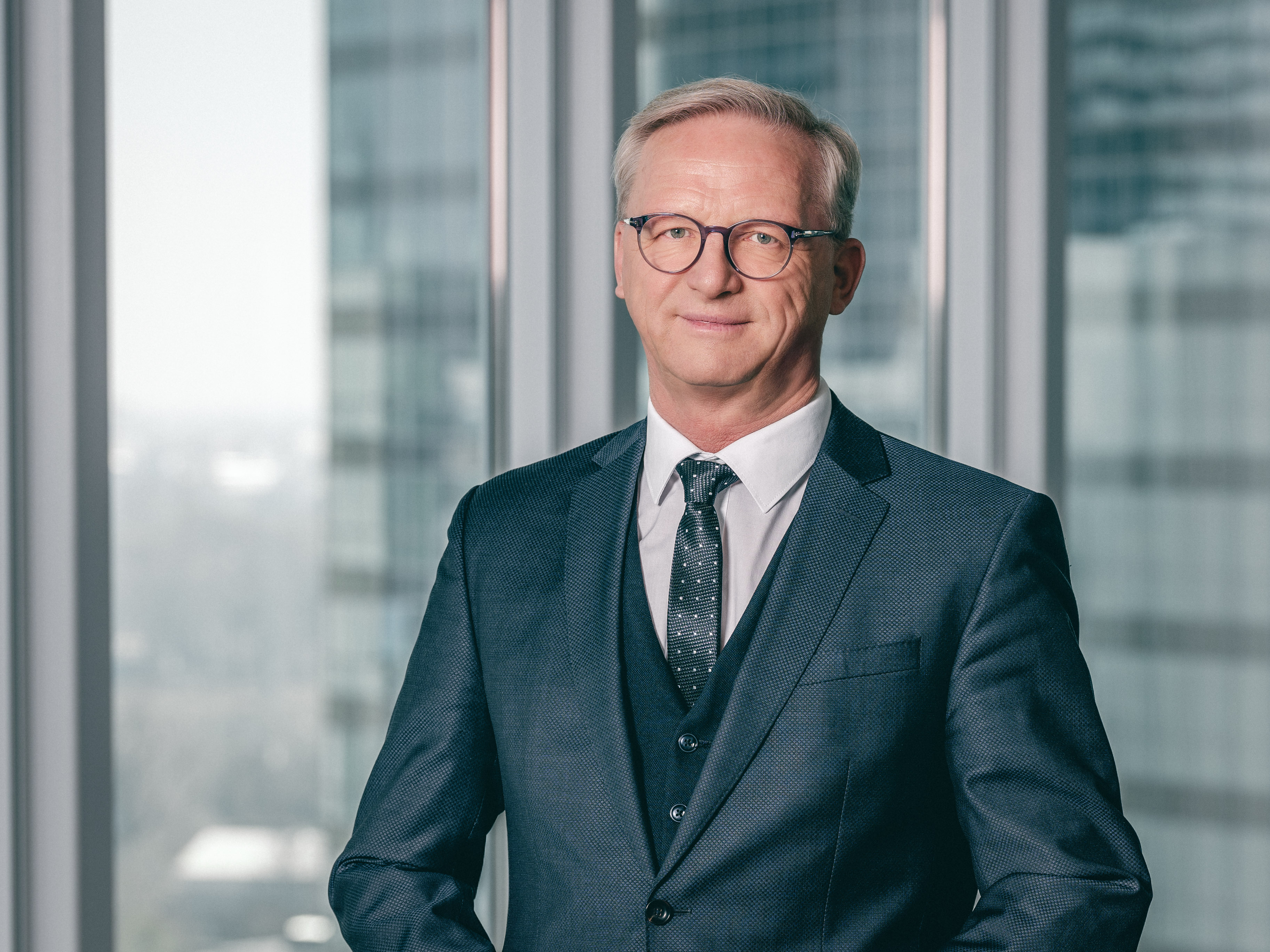 The photo shows Dipl.-Ing. (FH) Jörg Rösler, Member of the Managment Board