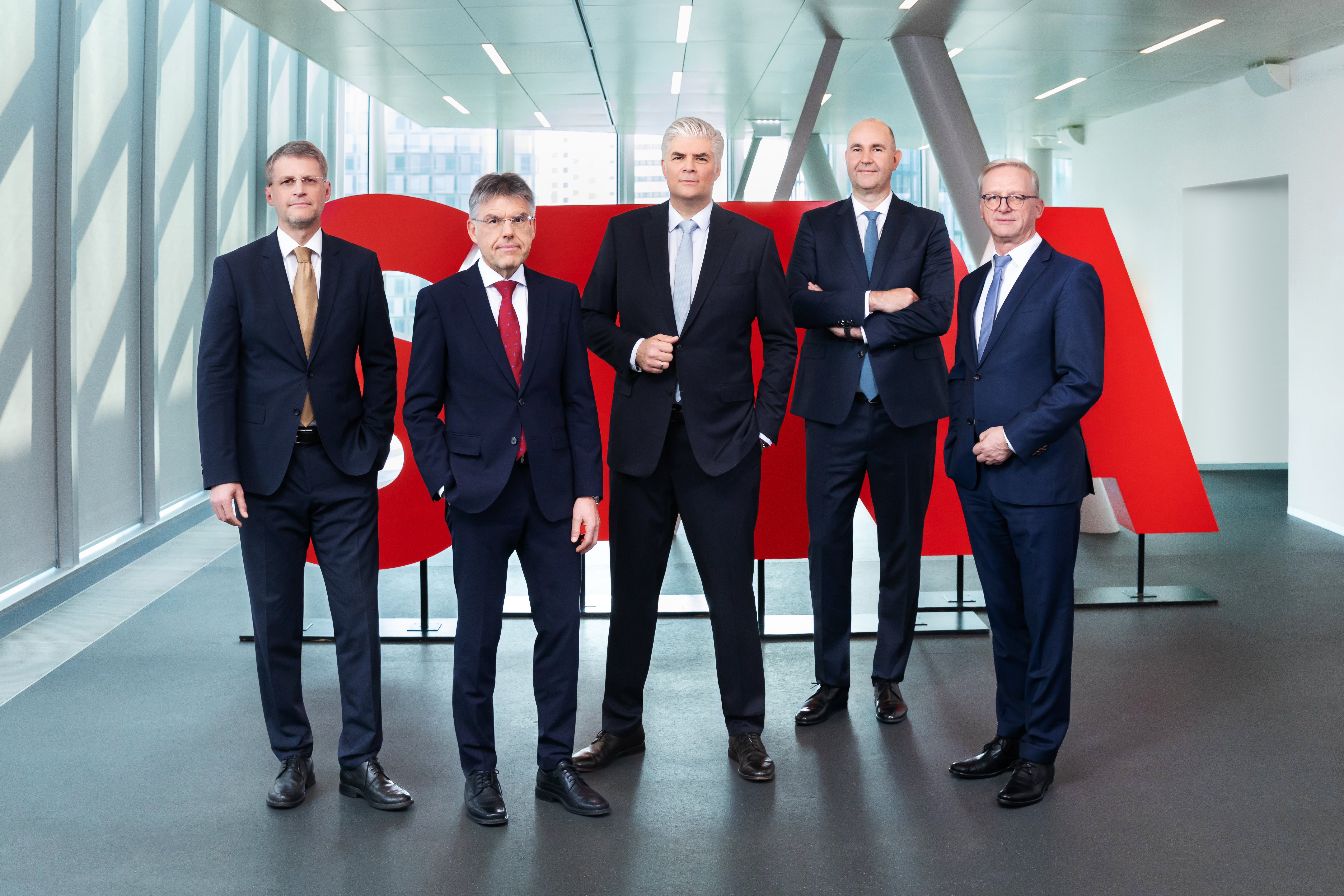 Management Board photo STRABAG SE: from left to right: Siegfried Wanker, Christian Harder, Stefan Kratochwill, Péter Glöckler, Jörg Rösler