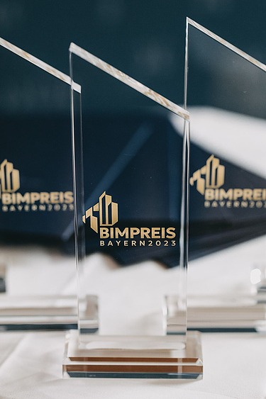 Foto der Trophäe der BIM Preise Bayern 2023