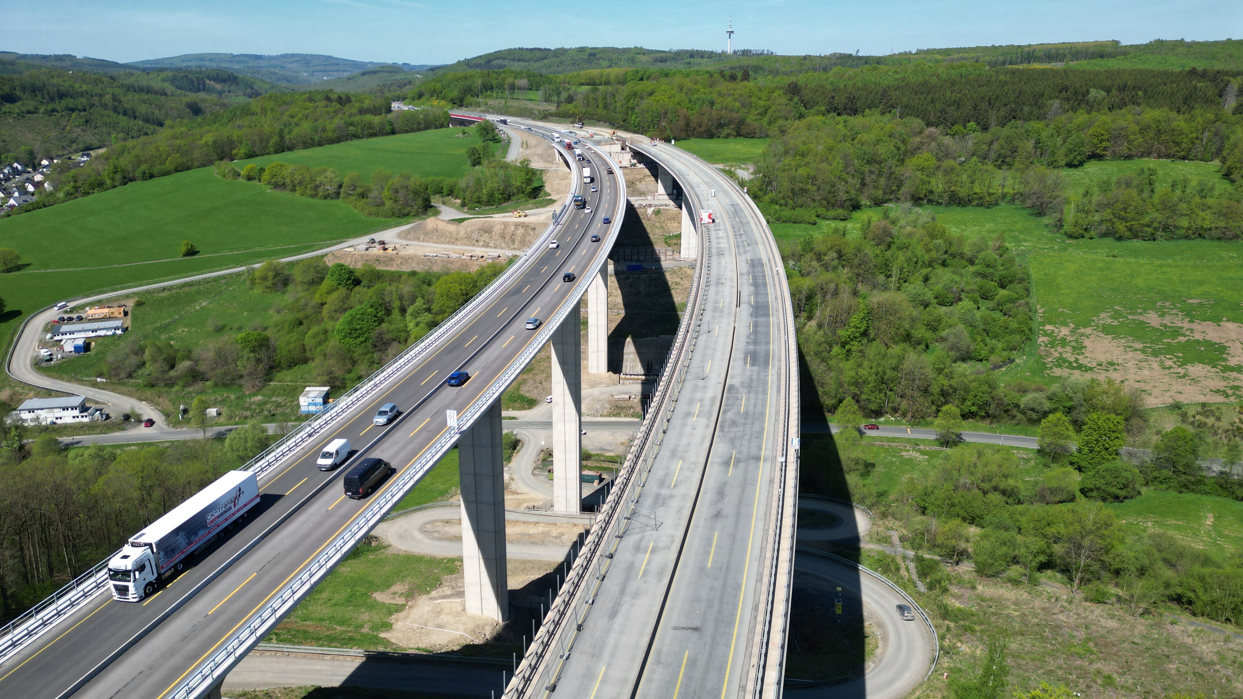 Highway bridge that crosses a field
