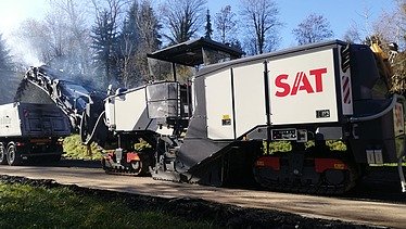 Foto von einer SAT Asphaltfräse im Einsatz