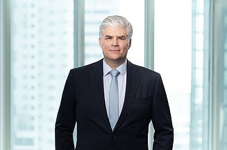 On display is Stefan Kratochwill, Chairman of the Management Board of STRABAG