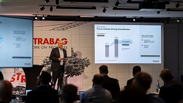 STRABAG CEO Stefan Kratochwill giving a presentation