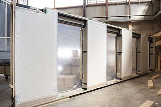 Vorfertigung der Holzbauelemente für CARL im Werk von ZÜBLIN Timber in Aichach.