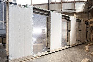Vorfertigung der Holzbauelemente für CARL im Werk von ZÜBLIN Timber in Aichach.
