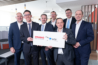 Am 2.3.2026 hat die STRABAG SE die Übernahme der WTE Wassertechnik GmbH von der EVN Group erfolgreich abgeschlossen; v.l.n.r.: Christian Sadleder, Vorstand der STRABAG AG; Christian Zoller, kaufmännischer Geschäftsführer der WTE STRABAG Group; Reinhard Bodner, techn. GF der WTE STRABAG Group; Stefan Stallinger, Vorstand EVN AG; Matthias Lainer, Fachbereichsleiter Controlling (ehemals WTE); Dr. Ralf Schröder, ehem. techn. GF WTE; Dr. Robert Dick, ehem. kfm. GF WTE