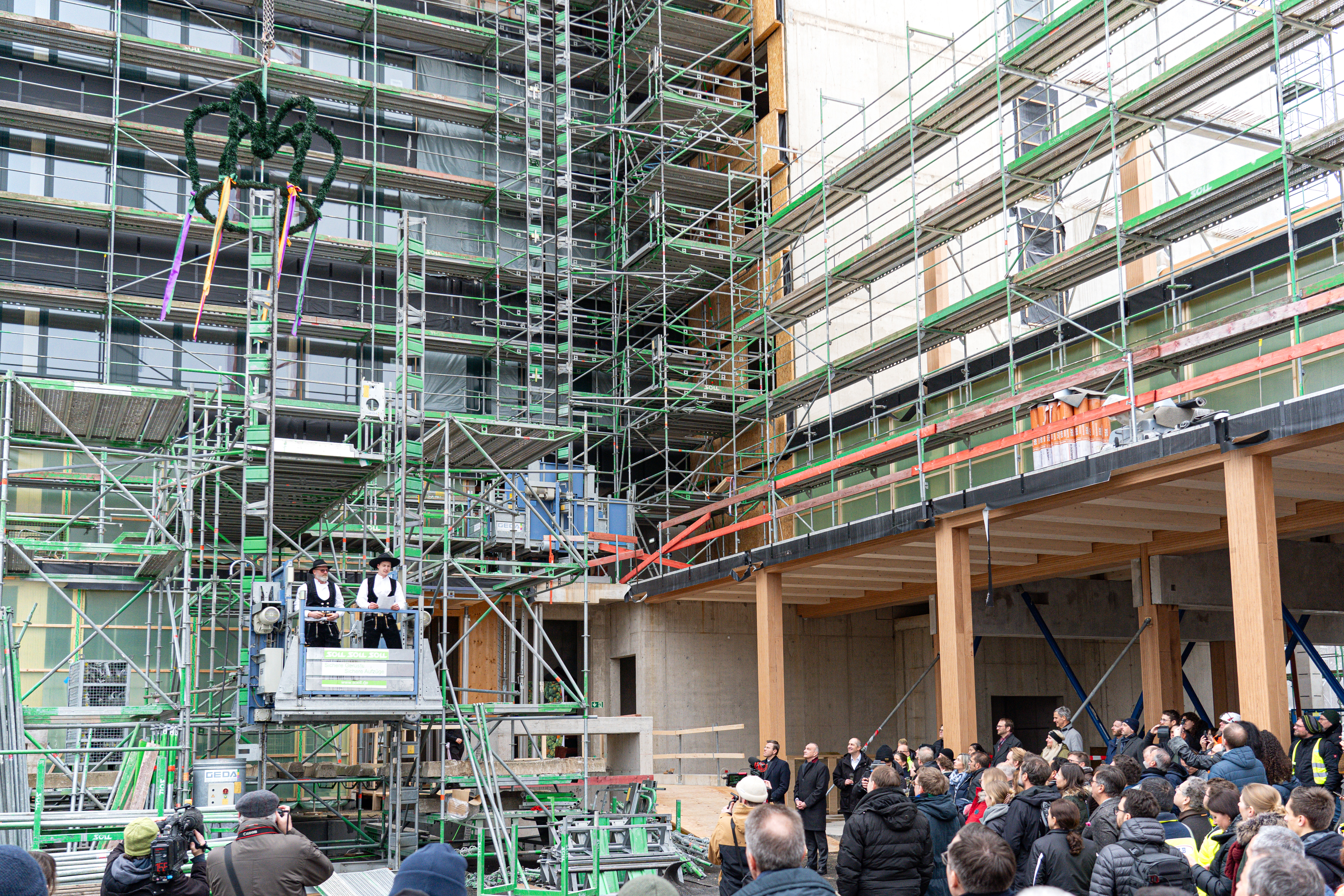 Foto vom Richtfest im UmweltHaus.