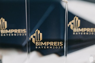 Foto der Trophäe der BIM Preise Bayern 2023
