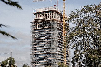 Foto von einem Hochhaus im Bau, das Gruenblick in Wien