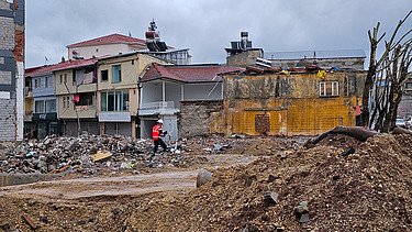 Photo shows a building that was half destroyed by an earthquake