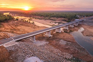 Foto der Fitzroy River Bridge bei Sonnenuntergang