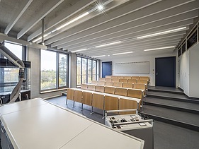 Foto von einem Klassenzimmer in der Bertolt-Brecht-Schulzentrum in Nürnberg. 