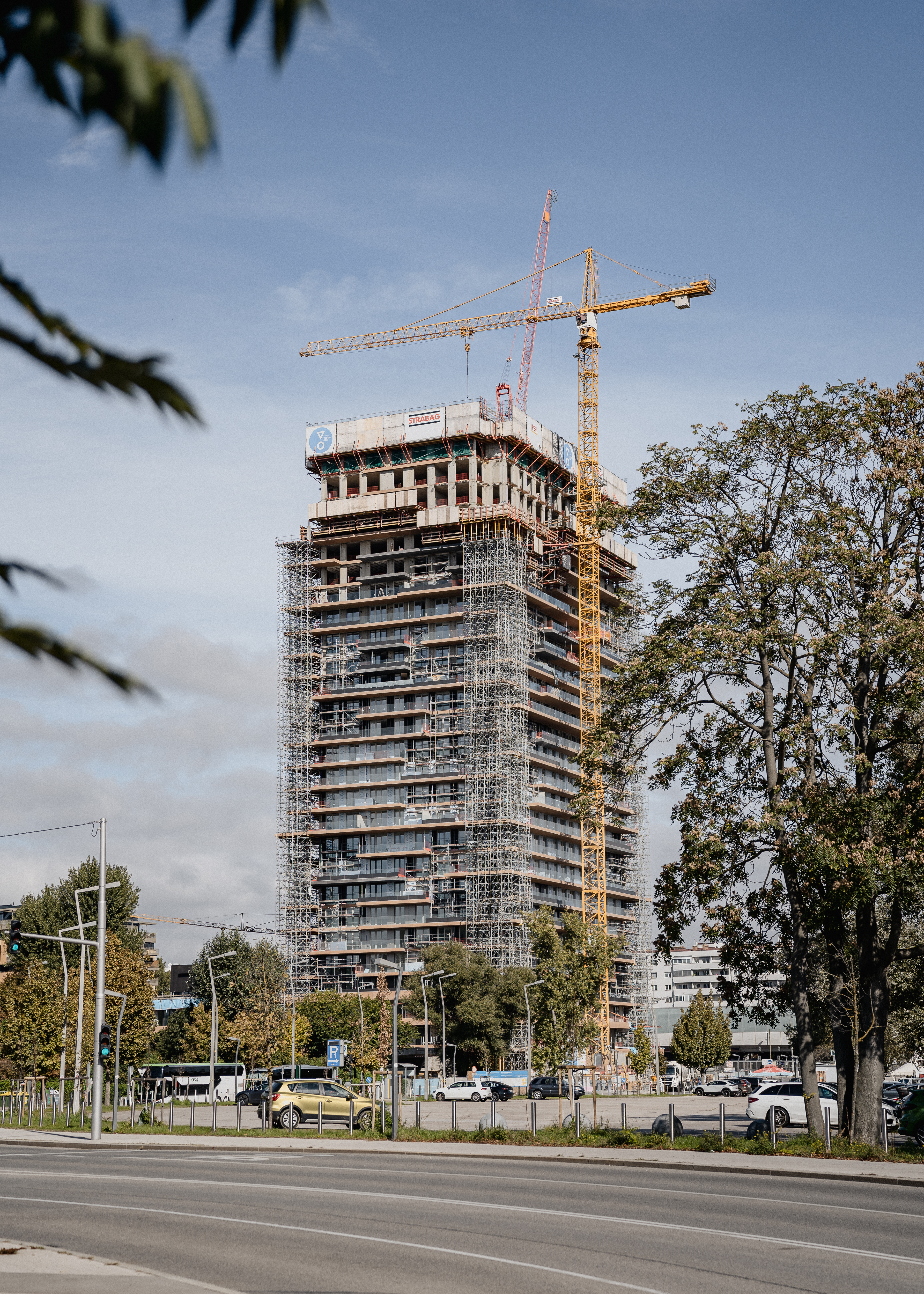 Foto von einem Hochhaus im Bau, das Gruenblick in Wien