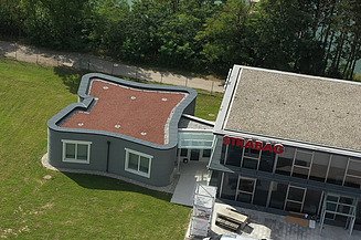 Foto des ersten 3D gedruckten Hauses aus der Vogelperspektive