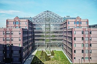 Das Foto zeigt die Außenansicht auf das ZÜBLIN Haus in Stuttgart.