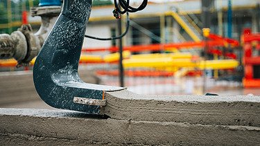Close-up of a 3D concrete print head