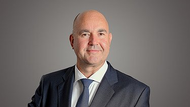 Foto von Péter Glöckler, Mitglied des Vorstands der STRABAG SE.