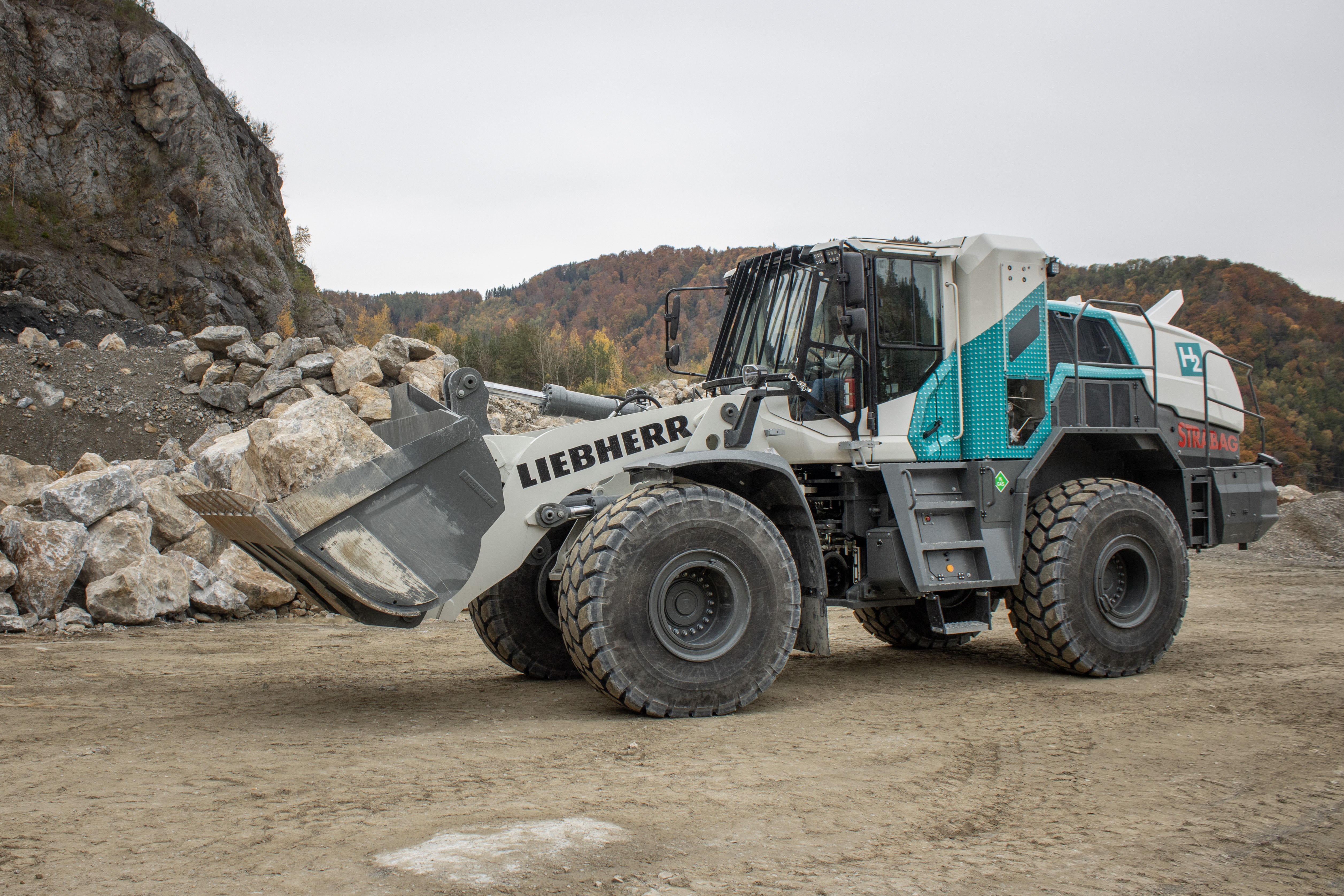 Hydrogen-powered wheel loader