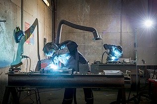 Photo of a factory hall with window production machines