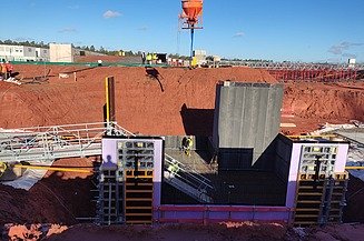 Foto von einer Betonage Bodenplatte des US-Militärklinik Weilerbach.