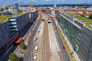 Foto vom zweispurigen Straßentunnel Kriegsstraße in der Karlsruher Innenstadt.