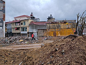 Photo shows a building that was half destroyed by an earthquake