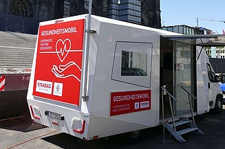 Foto eines parkenden Gesundheitsmobils