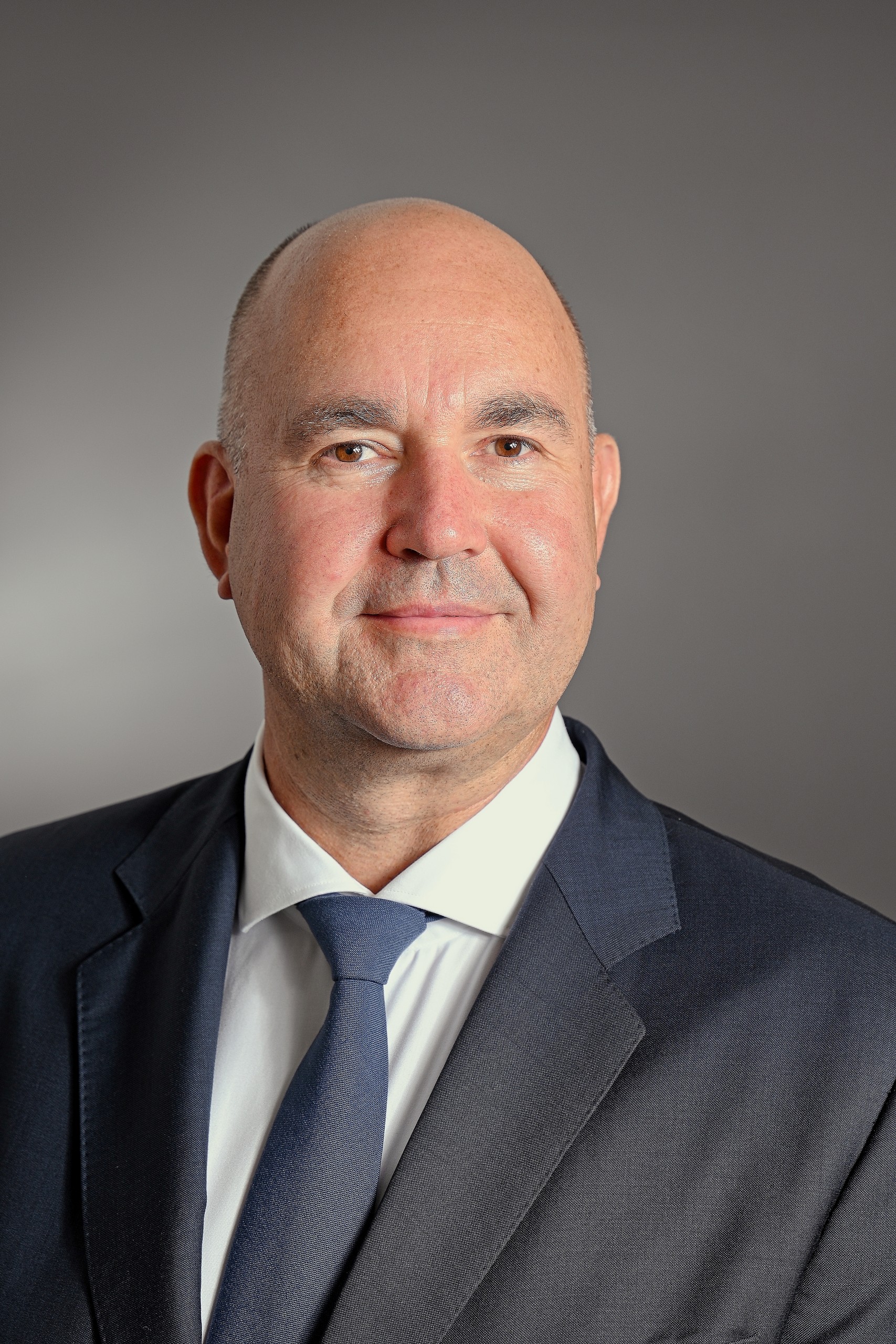 The photo shows Dipl.-Ing. (FH) Péter Glöckler, member of the Management Board